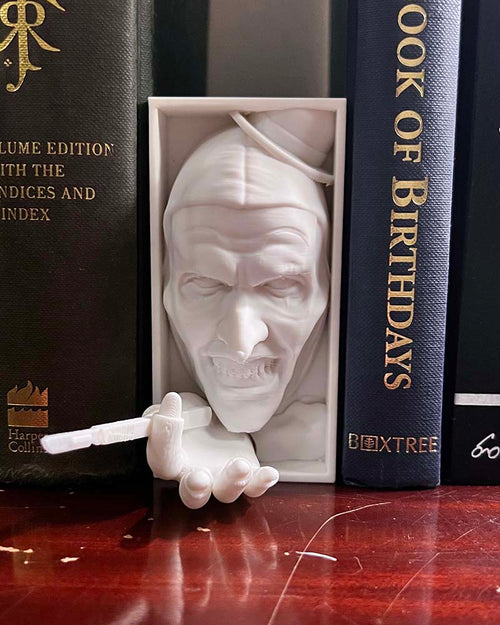 Art the Clown book nook Terrifier inspired shelf insert 3D printed horror shelf décor creepy clown design Slasher villain book nook gift for horror collectors Creepy clown book nook insert with sinister grin Handmade Terrifier inspired bookshelf décor