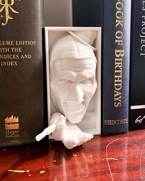Art the Clown book nook Terrifier inspired shelf insert 3D printed horror shelf décor creepy clown design Slasher villain book nook gift for horror collectors Creepy clown book nook insert with sinister grin Handmade Terrifier inspired bookshelf décor