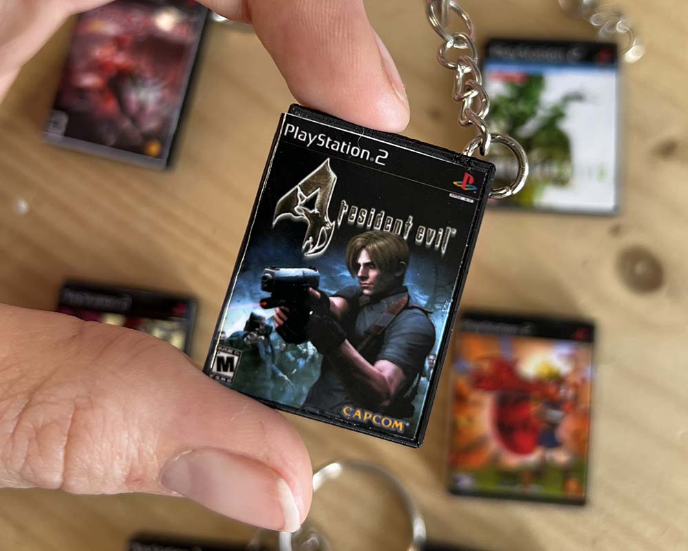 Resident evil 4 playstation 2 retro mini game case keychain