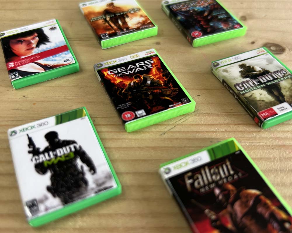Miniature Xbox 360 game case keyring with classic cover art – retro gaming collectable gift for gamers, handmade in the UK.