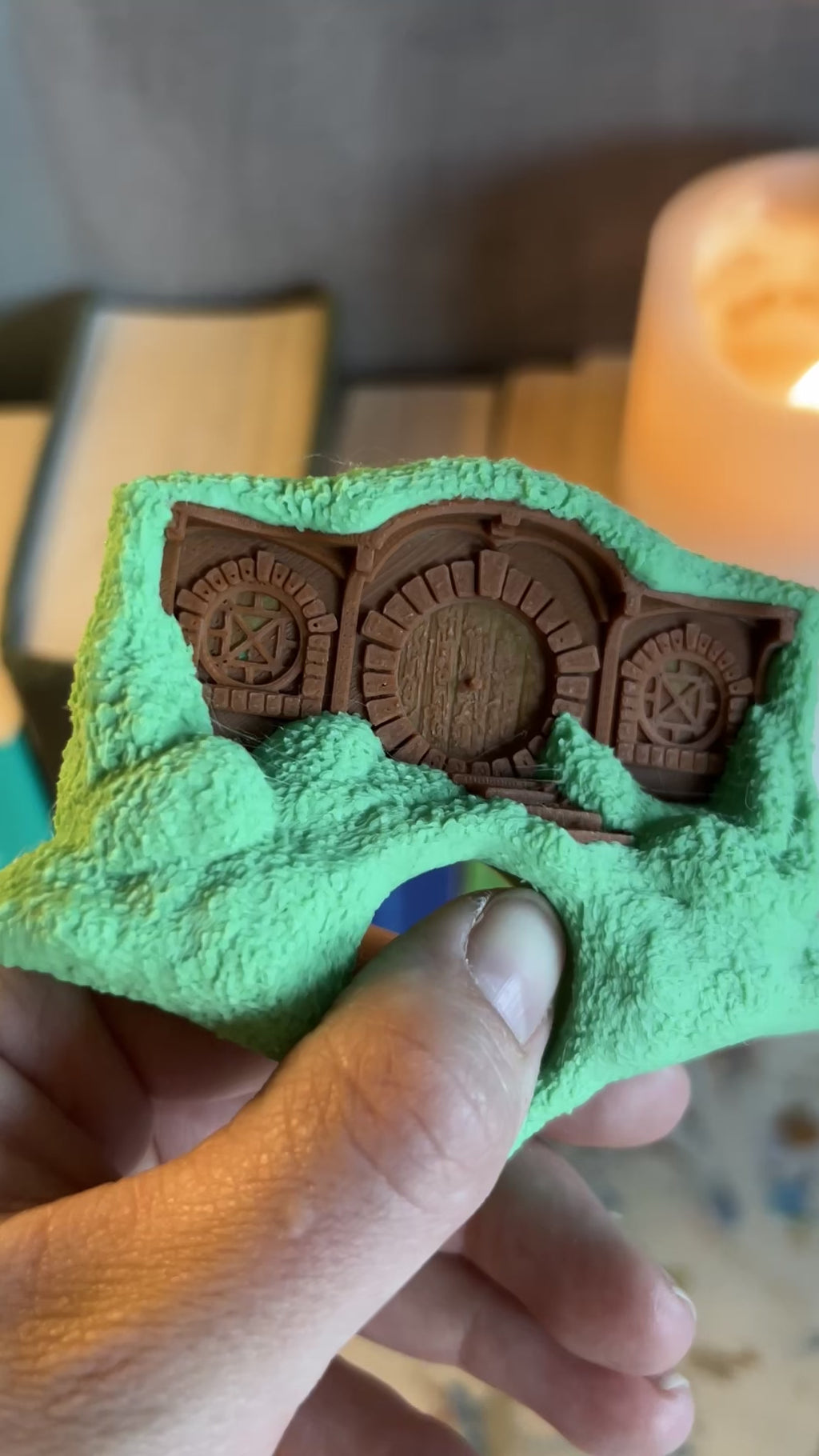 Hobbit Hole Page Holder