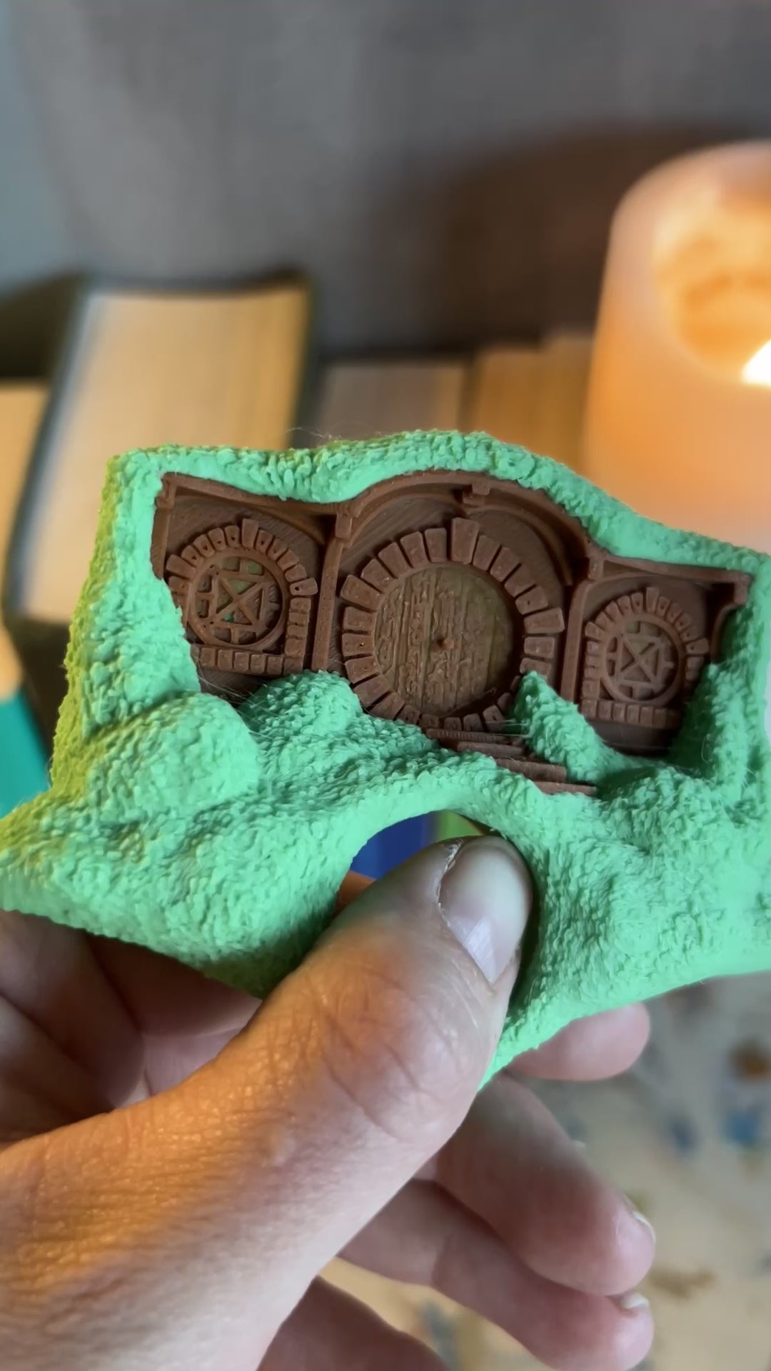 Hobbit Hole Page Holder